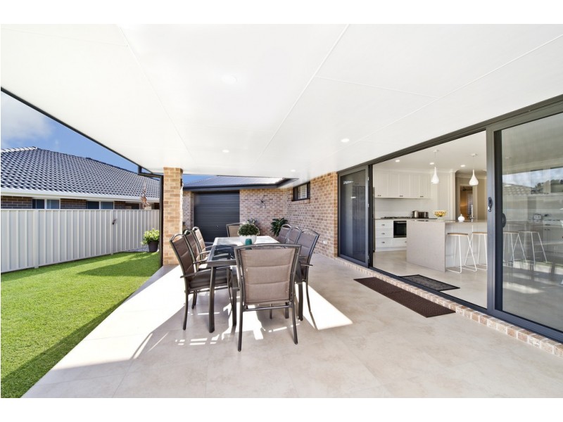 6 Celtic Court, Lake Cathie NSW 2445