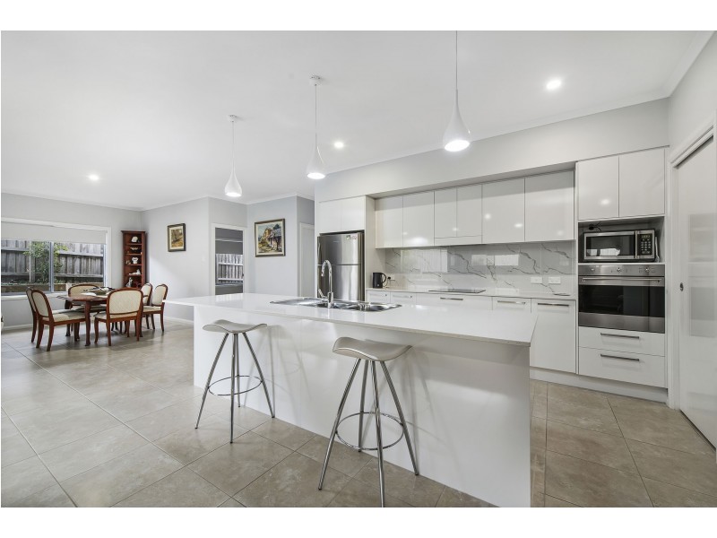 16 Kara Close, Lake Cathie NSW 2445