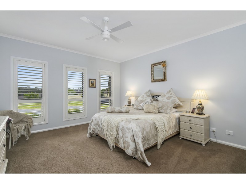 16 Kara Close, Lake Cathie NSW 2445