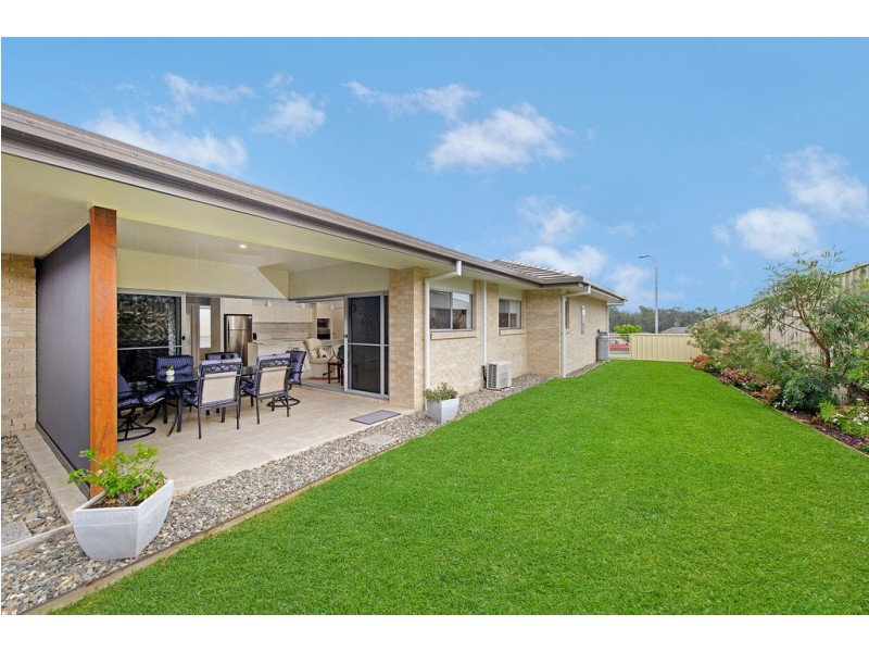 16 Kara Close, Lake Cathie NSW 2445