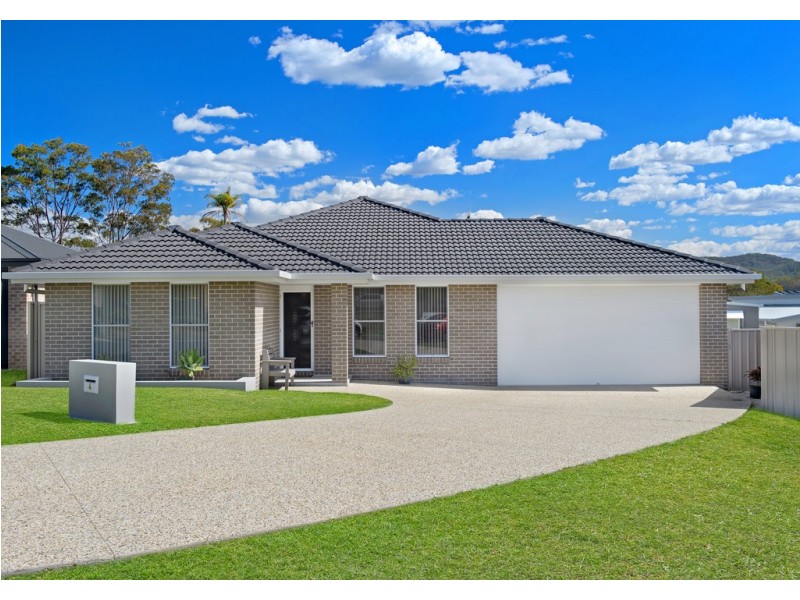 4 Celtic Court, Lake Cathie NSW 2445