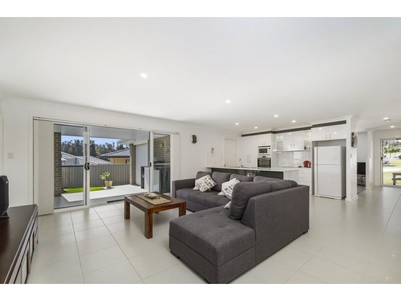 4 Celtic Court, Lake Cathie NSW 2445