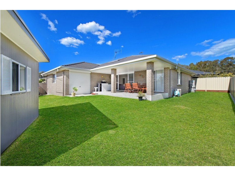 4 Celtic Court, Lake Cathie NSW 2445