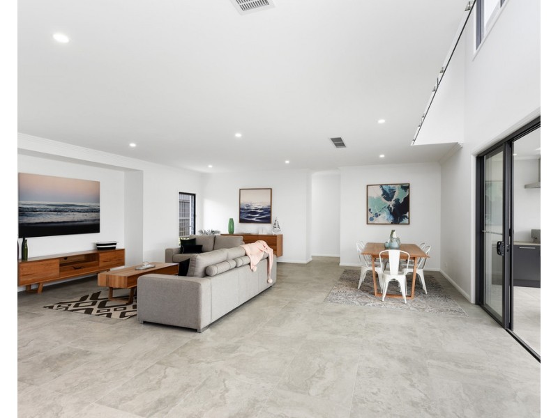 22 Sovereign Drive, Thrumster NSW 2444