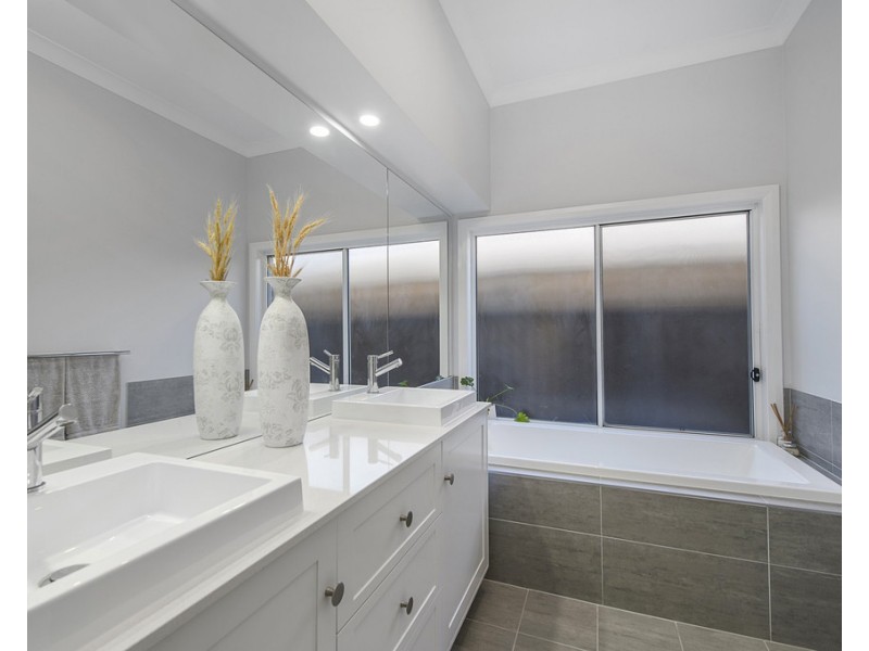 5 Aubin Avenue, Thrumster NSW 2444