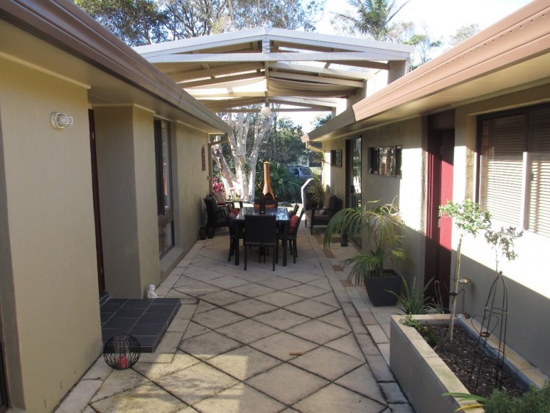 1618 Ocean Drive, Lake Cathie NSW 2445