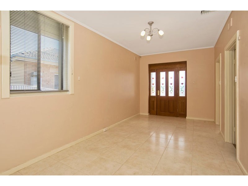 6 Beverley Crescent, Beverley SA 5009