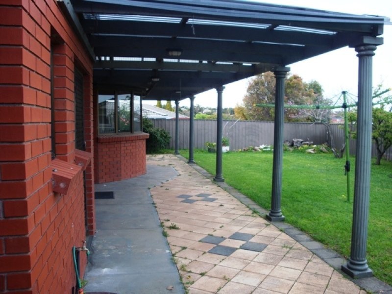 15 Lepena Crescent, Hallett Cove SA 5158