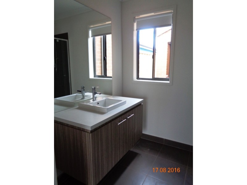 49 Mantello Drive, Werribee VIC 3030