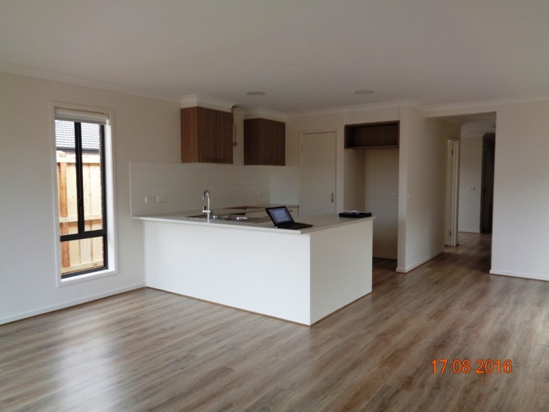 49 Mantello Drive, Werribee VIC 3030