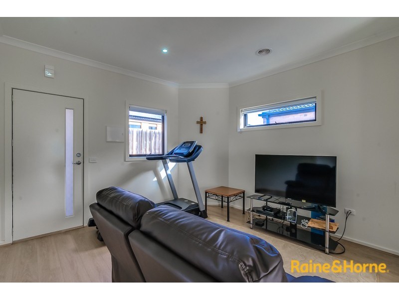 2/20 Lady Penrhyn Drive, Wyndham Vale VIC 3024