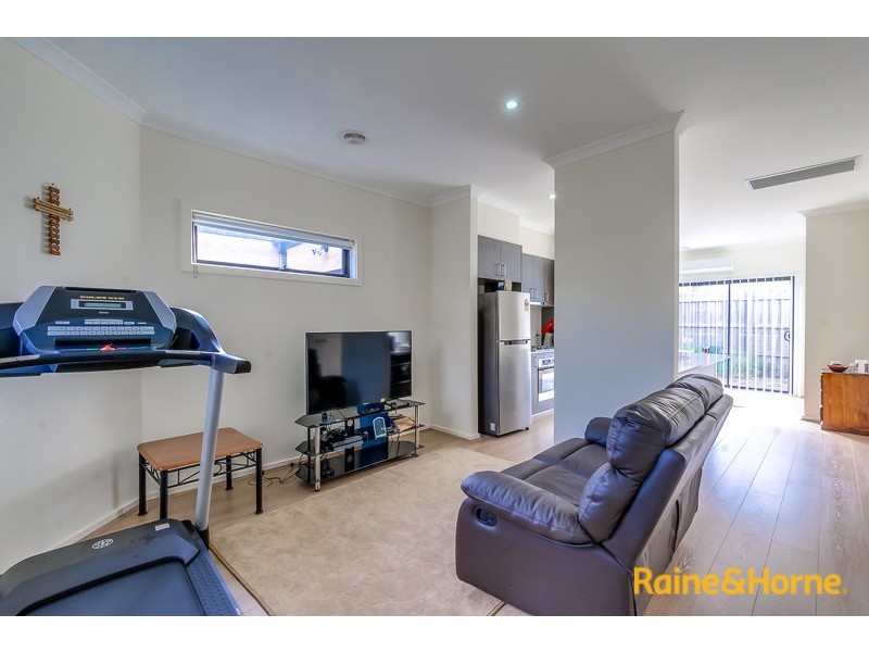 2/20 Lady Penrhyn Drive, Wyndham Vale VIC 3024