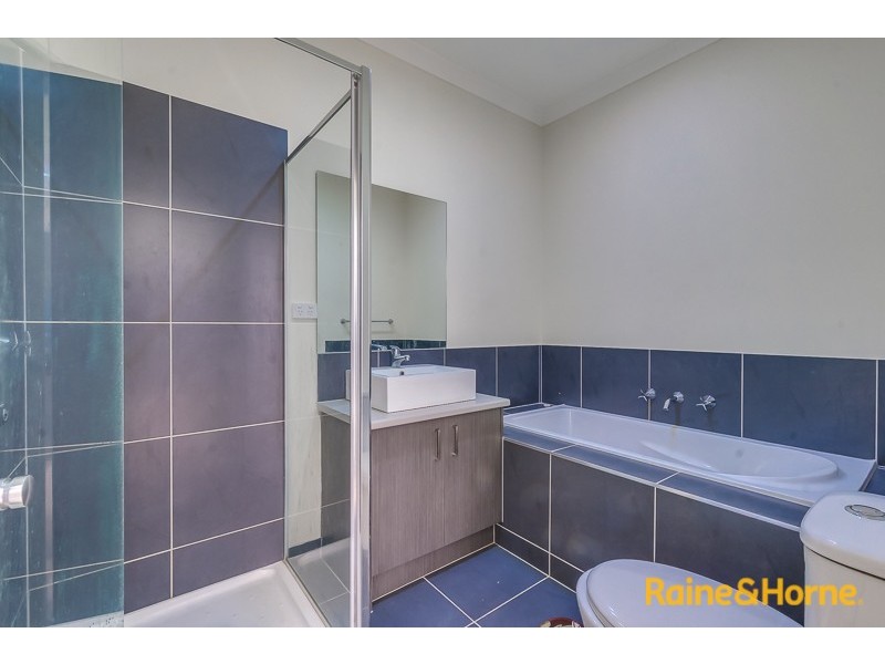 2/20 Lady Penrhyn Drive, Wyndham Vale VIC 3024