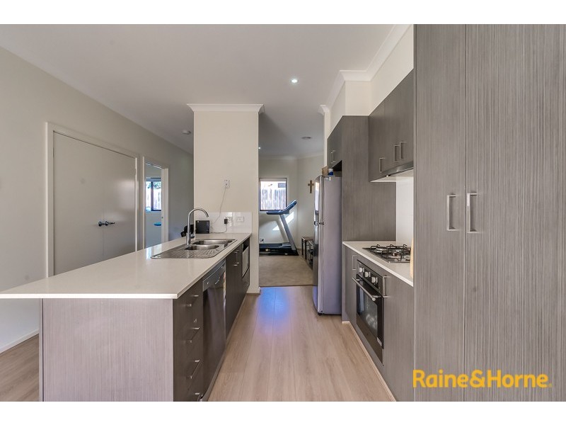 2/20 Lady Penrhyn Drive, Wyndham Vale VIC 3024