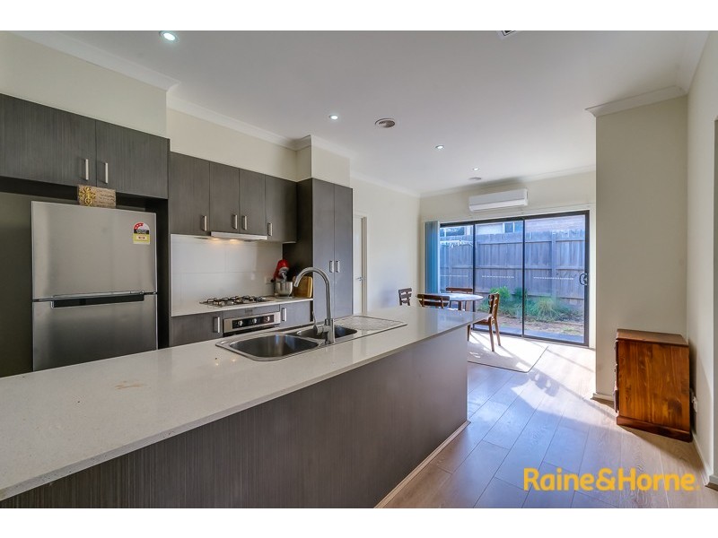 2/20 Lady Penrhyn Drive, Wyndham Vale VIC 3024