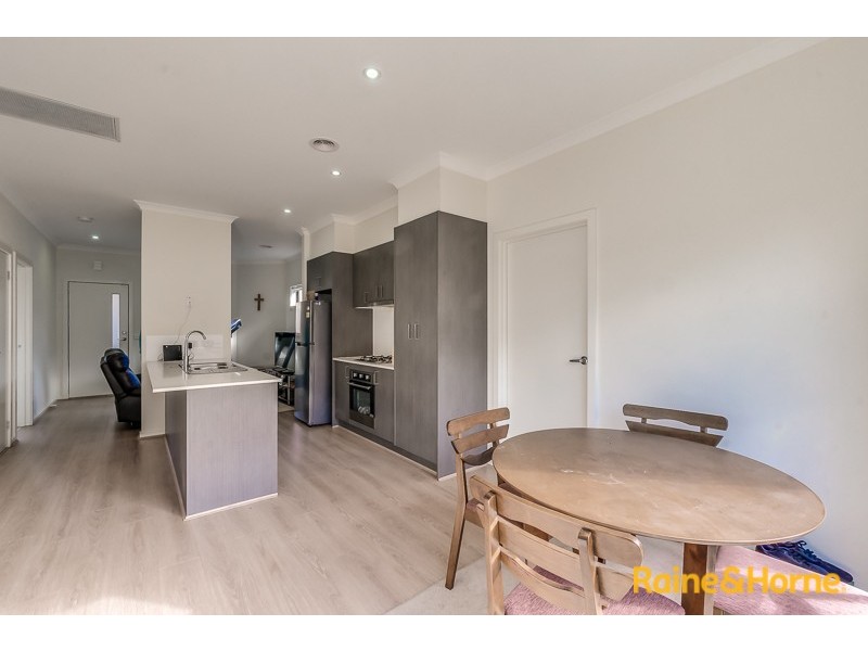 2/20 Lady Penrhyn Drive, Wyndham Vale VIC 3024