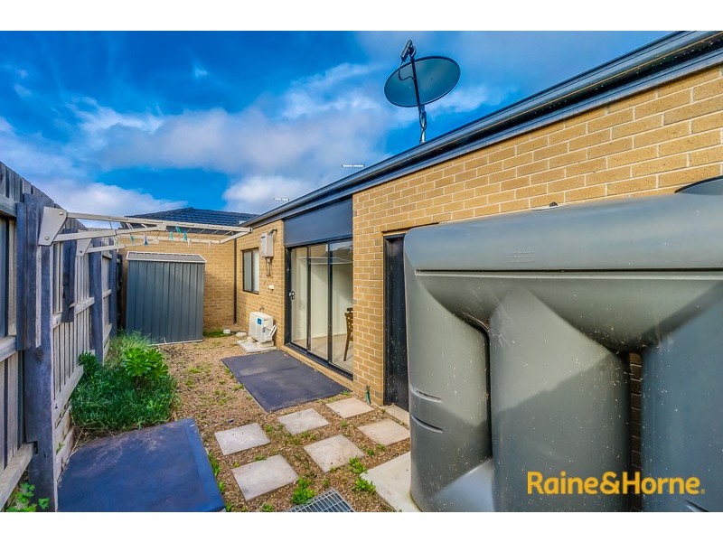 2/20 Lady Penrhyn Drive, Wyndham Vale VIC 3024