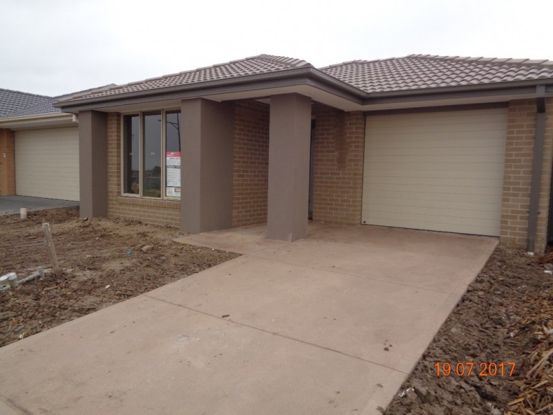 27 Karinya Way, Melton West VIC 3337