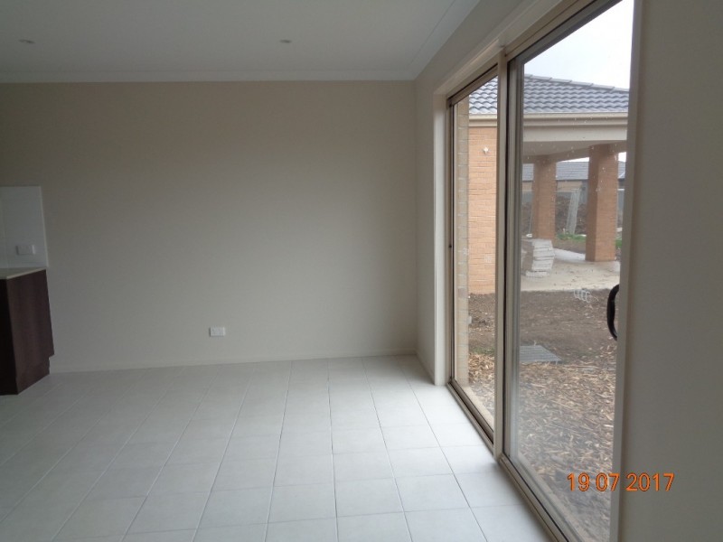 27 Karinya Way, Melton West VIC 3337