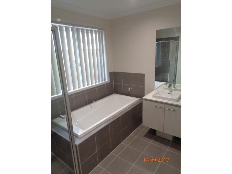 5 Sparkle Way, Tarneit VIC 3029