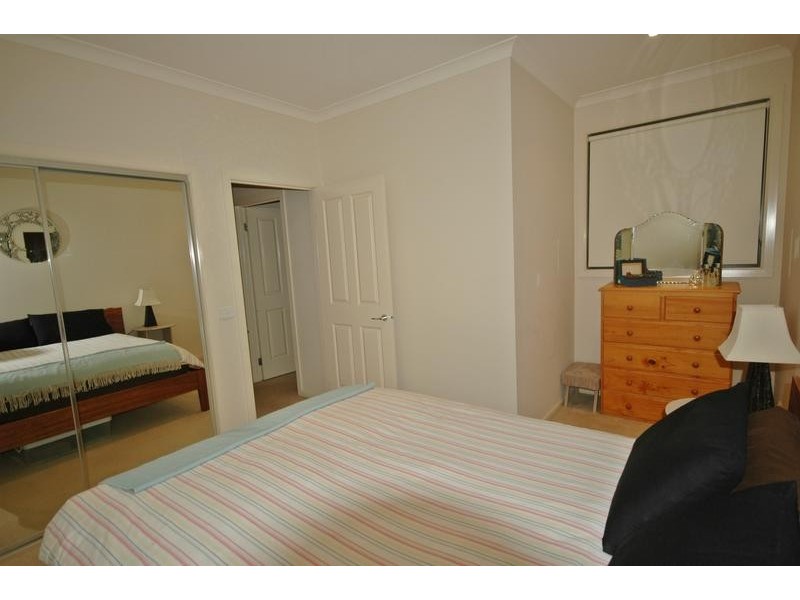 2 39 DIAMOND BOULEVARD, Greensborough VIC 3088