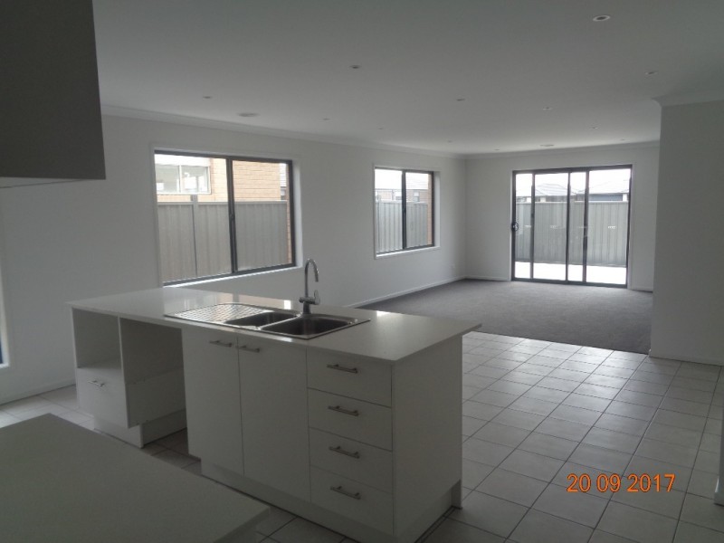 18 Parkview Street, Melton West VIC 3337