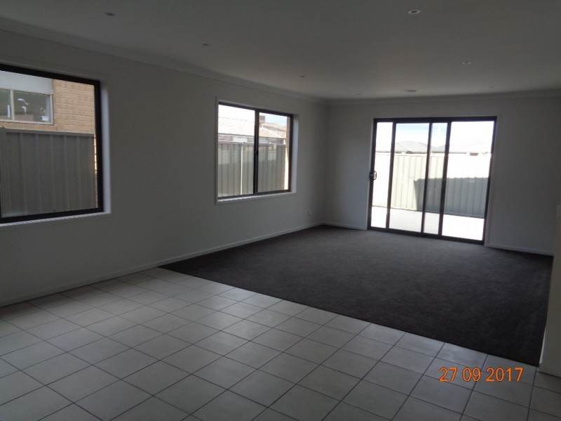 18 Parkview Street, Melton West VIC 3337