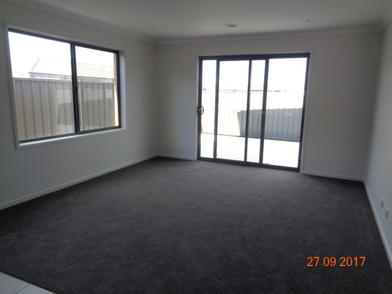 18 Parkview Street, Melton West VIC 3337