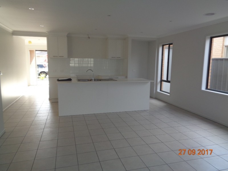 18 Parkview Street, Melton West VIC 3337