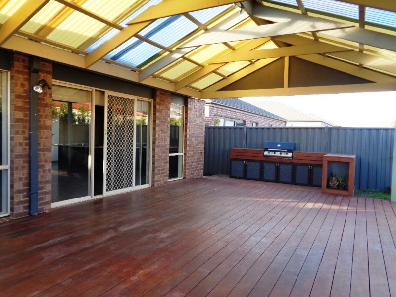 4 Bungalook Street, Wyndham Vale VIC 3024