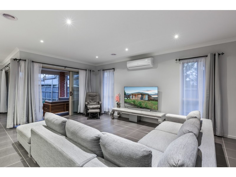 4 MARONG AVENUE, Eynesbury VIC 3338