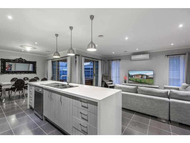 4 MARONG AVENUE, Eynesbury VIC 3338