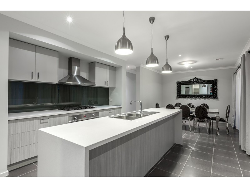 4 MARONG AVENUE, Eynesbury VIC 3338