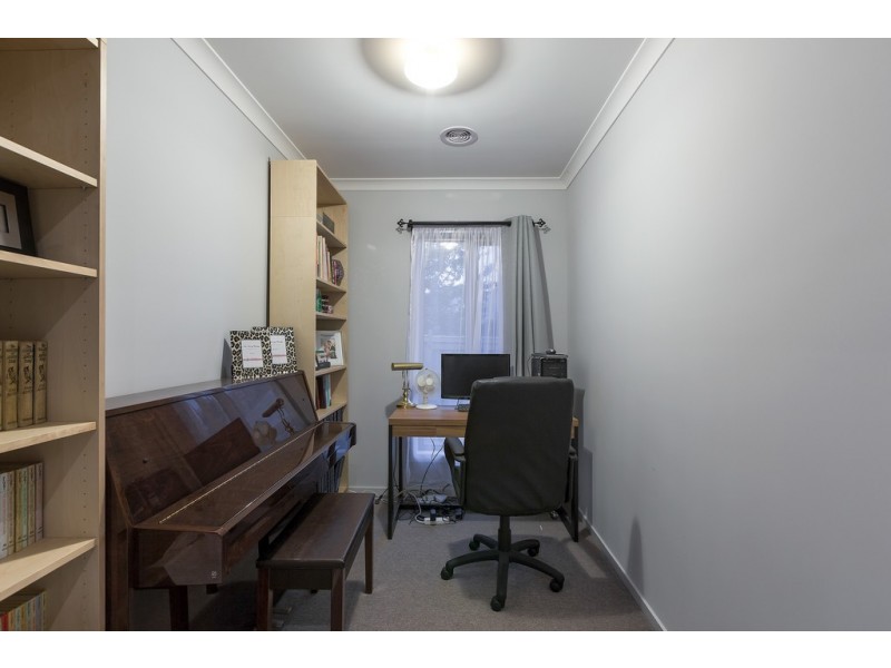 4 MARONG AVENUE, Eynesbury VIC 3338