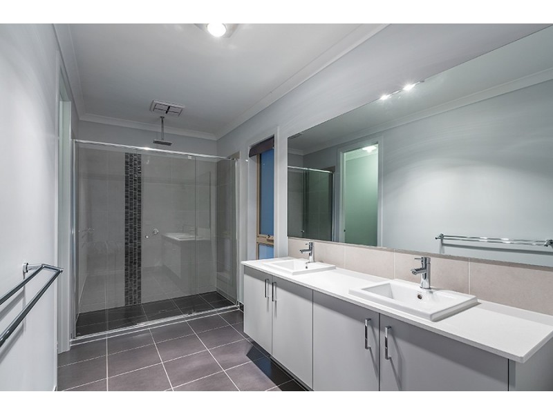 4 MARONG AVENUE, Eynesbury VIC 3338