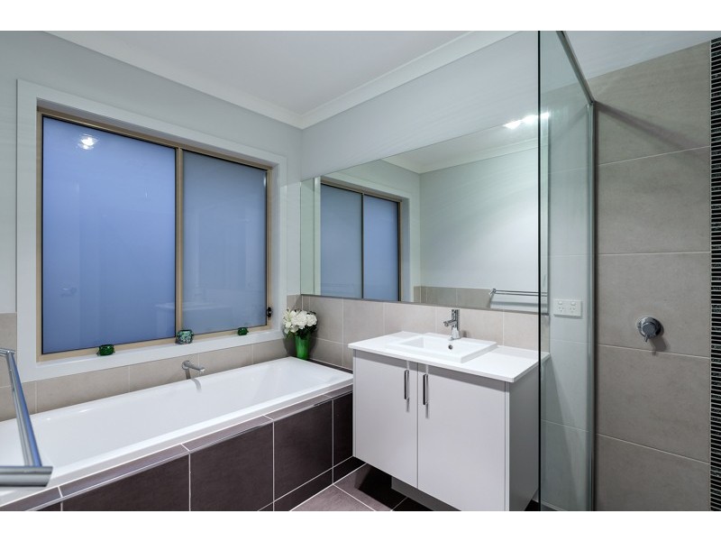 4 MARONG AVENUE, Eynesbury VIC 3338