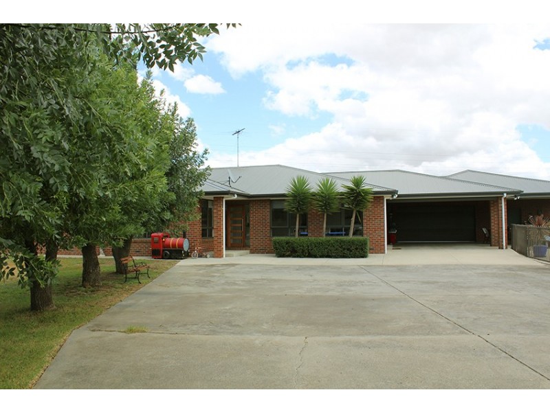 110 ELCHO ROAD, Lara VIC 3212