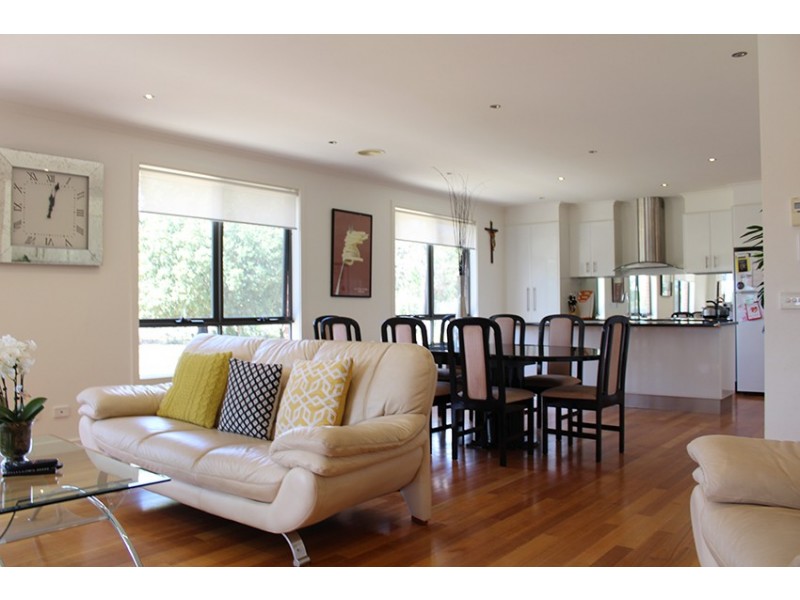 110 ELCHO ROAD, Lara VIC 3212