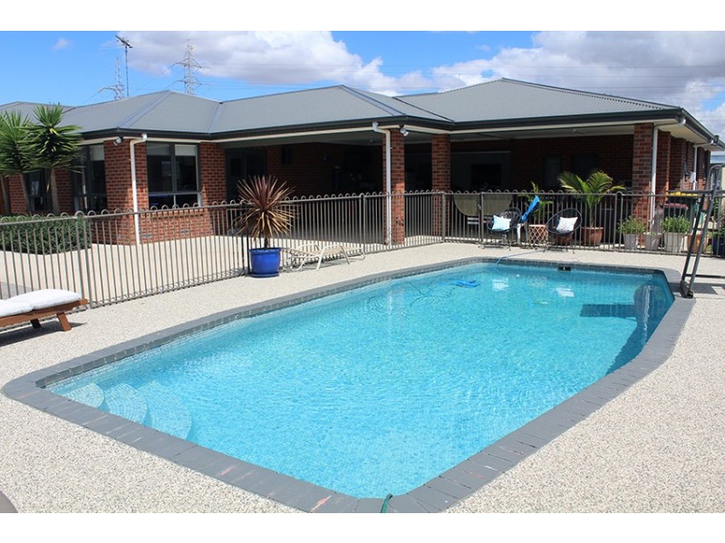 110 ELCHO ROAD, Lara VIC 3212