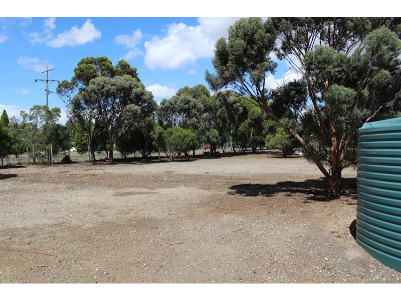 110 ELCHO ROAD, Lara VIC 3212