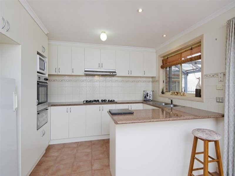 14 Oakwood Crescent, Hoppers Crossing VIC 3029