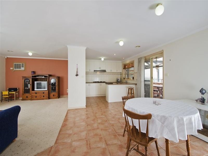 14 Oakwood Crescent, Hoppers Crossing VIC 3029