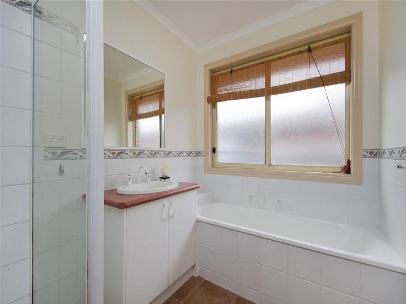14 Oakwood Crescent, Hoppers Crossing VIC 3029