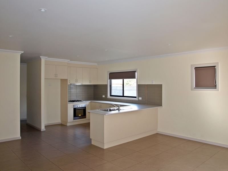 2/23 Washington Street, St Albans VIC 3021