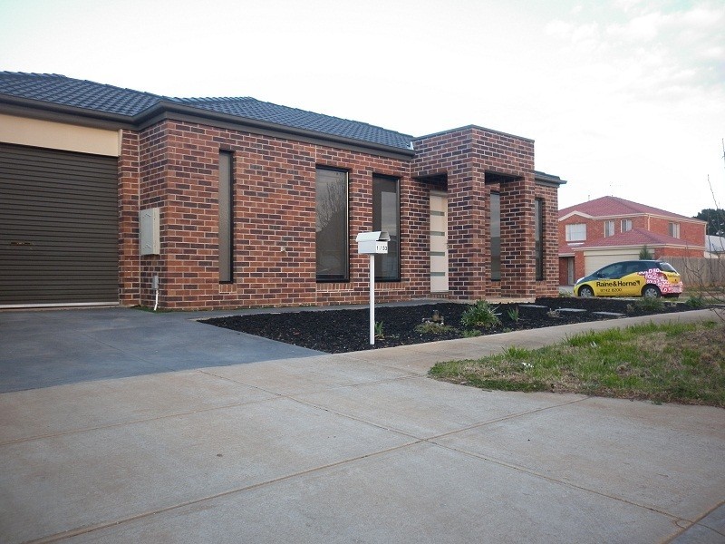 1/33 Macadamia Grove, Werribee VIC 3030