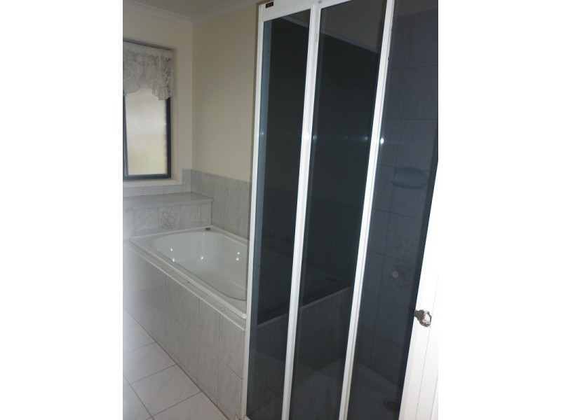 68 Thames Boulevard, Werribee VIC 3030