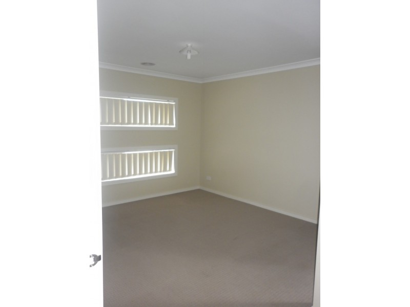 16 Blue Jay Crescent, Tarneit VIC 3029