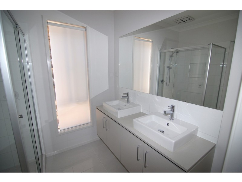 6 McKeown Avenue, Williams Landing VIC 3027