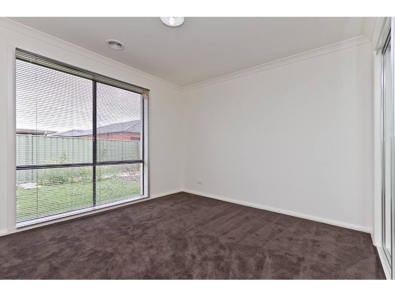 33 Ambleside Avenue, Wyndham Vale VIC 3024