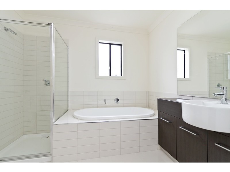33 Ambleside Avenue, Wyndham Vale VIC 3024